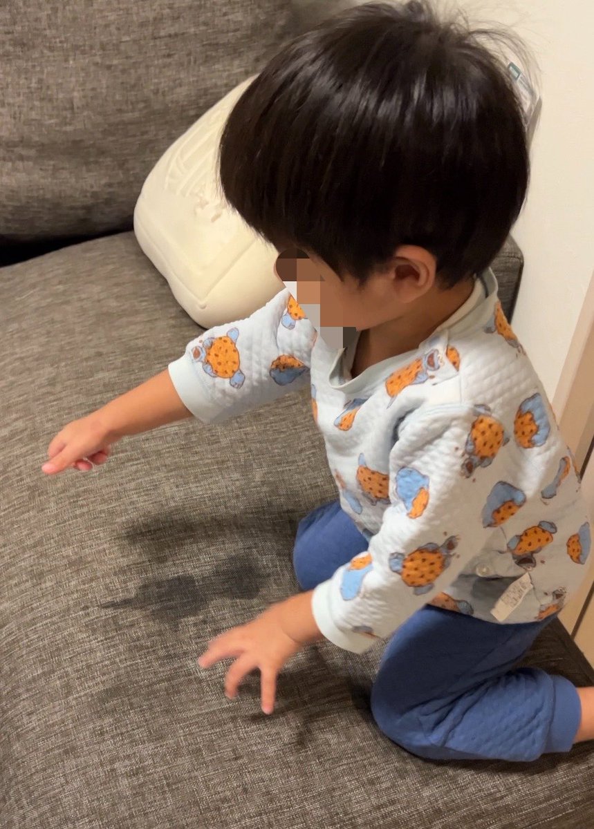 pompoco37's tweet photo. 自分が牛乳を溢した形を見るなり、
「ほら見て！ドキンちゃんだよー！」とはしゃぐ。
#2歳育児 https://t.co/qyoTvCAPSP