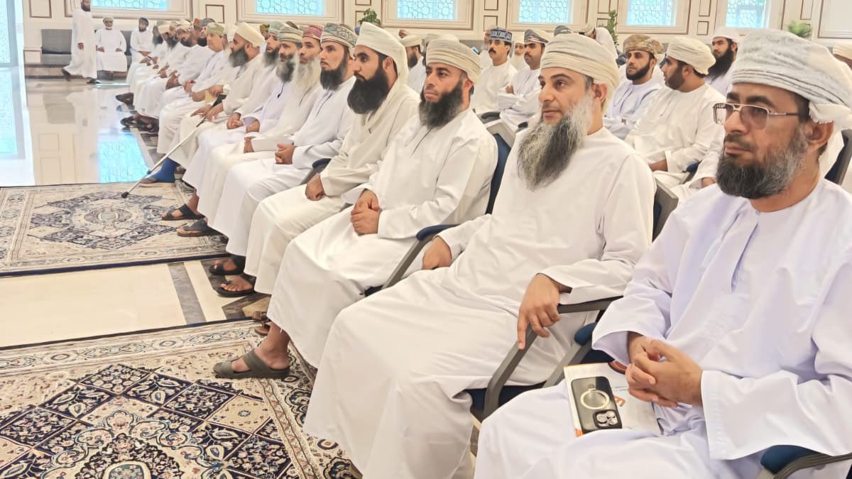 maranizwa's tweet photo. انطلقت بمحافظة الداخلية يوم أمس الأحد المرحلة الثانية من برنامج «الاستثمار الوقفي – نحو كفاءة وقفية» ضمن برنامج «إثراء»، بتنظيم إدارة أوقاف محافظة الداخلية، ويستمر خمسة أيام، مستهدفًا مشرفي الأوقاف والكوادر الدينية ووكلاء الأوقاف والمختصين والمعنيين بالشأن الوقفي.

(١-٢) https://t.co/bpCykRHEBd