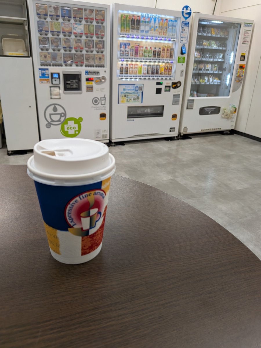beheseizin's tweet photo. 会社が入るビルの休憩室で一息☕️ https://t.co/tEdQ2d2ako