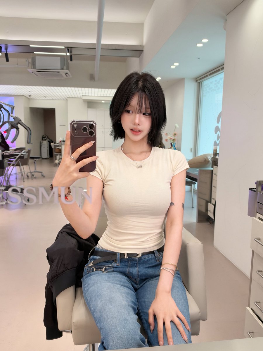 e820068ba673759's tweet photo. 아이폰 18 카메라 먼가 안드로이드같음
#수원 #맘눌뎀 #일상계트친소 https://t.co/dCrlgzjhnH