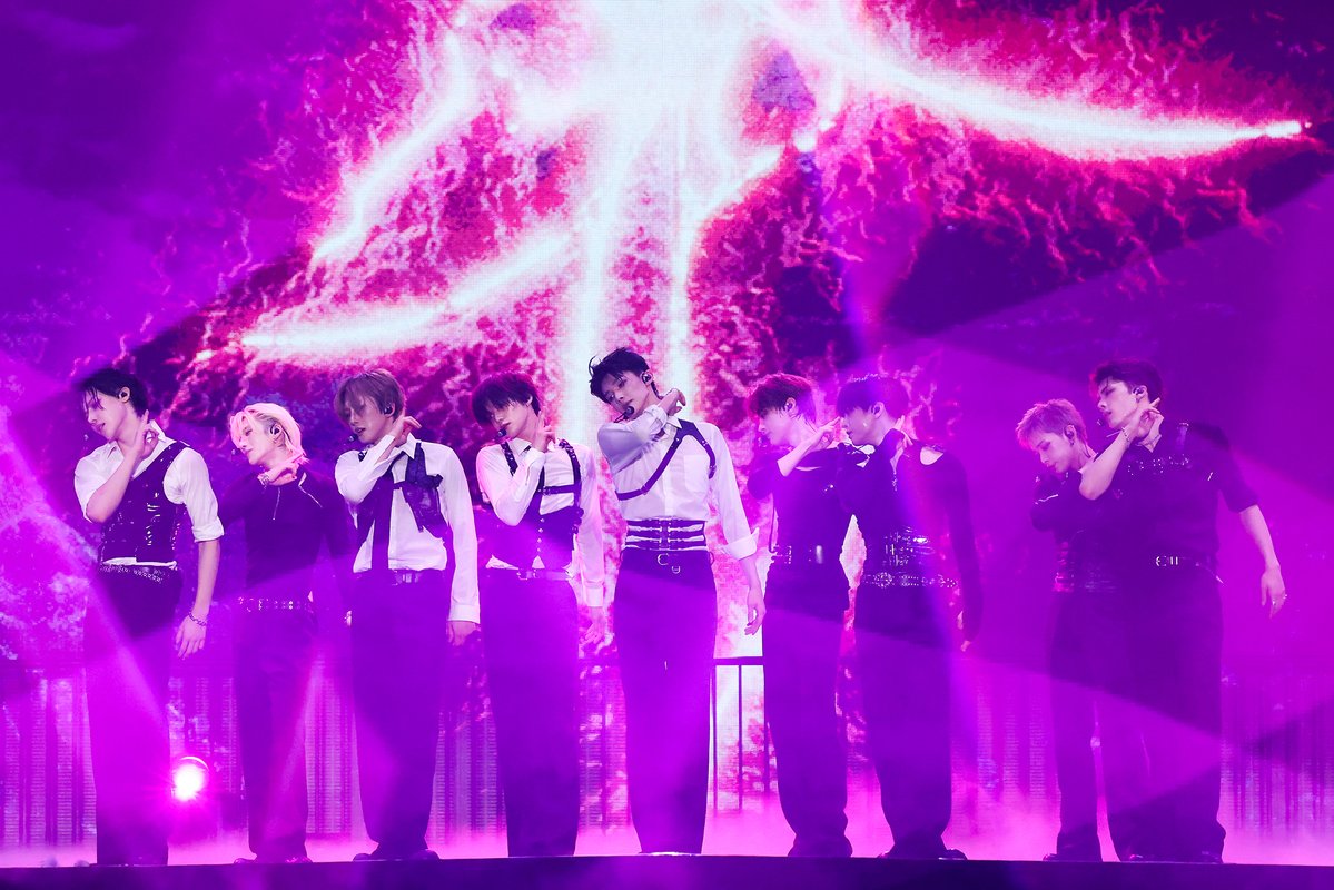 oricon's tweet photo. &amp;TEAM、自身最大規模の
アジアツアー完走❗️計23万人動員
⠀
「日本と韓国の両国で単独ドーム公演を開催し
成功させた初の日本発ボーイグループ」に👏
⠀
共に駆け抜けたLUNÉに感謝✨️
｢より完成度の高いステージと音楽で戻ってきます｣
https://t.co/7wppF9QKdN
⠀
#andTEAM https://t.co/bFiUbEVfBn