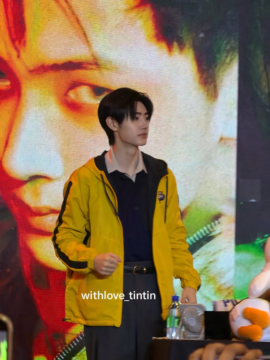 withlove_tintin's tweet photo. thank you so much sunghoon, for wearing the UST jacket i bought for you. fantasy unlocked talaga! 

It’s a pity i wasnt able to get it back. The staffs said the members brought home some items and it’s probably one of them. https://t.co/KonbOFjo3Z