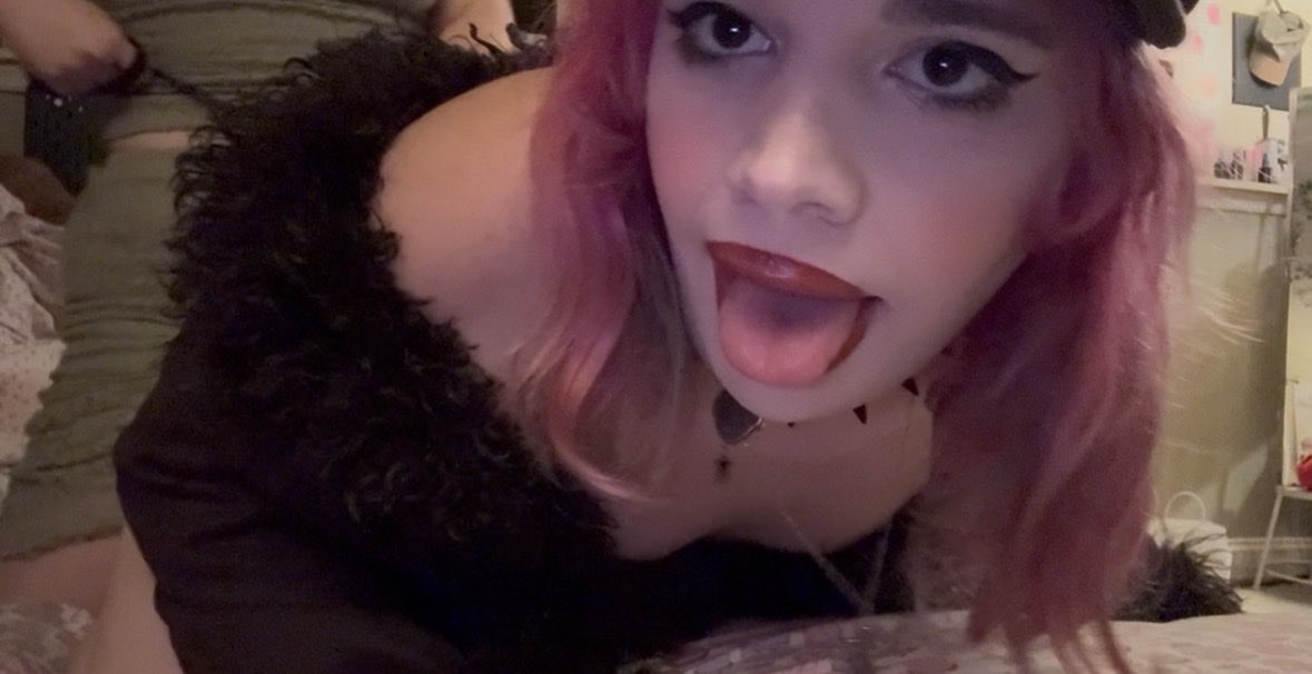 pinkbunnigum's tweet photo. she was ruining my fat trans girl ass 🥵 https://t.co/86lHpACd3z