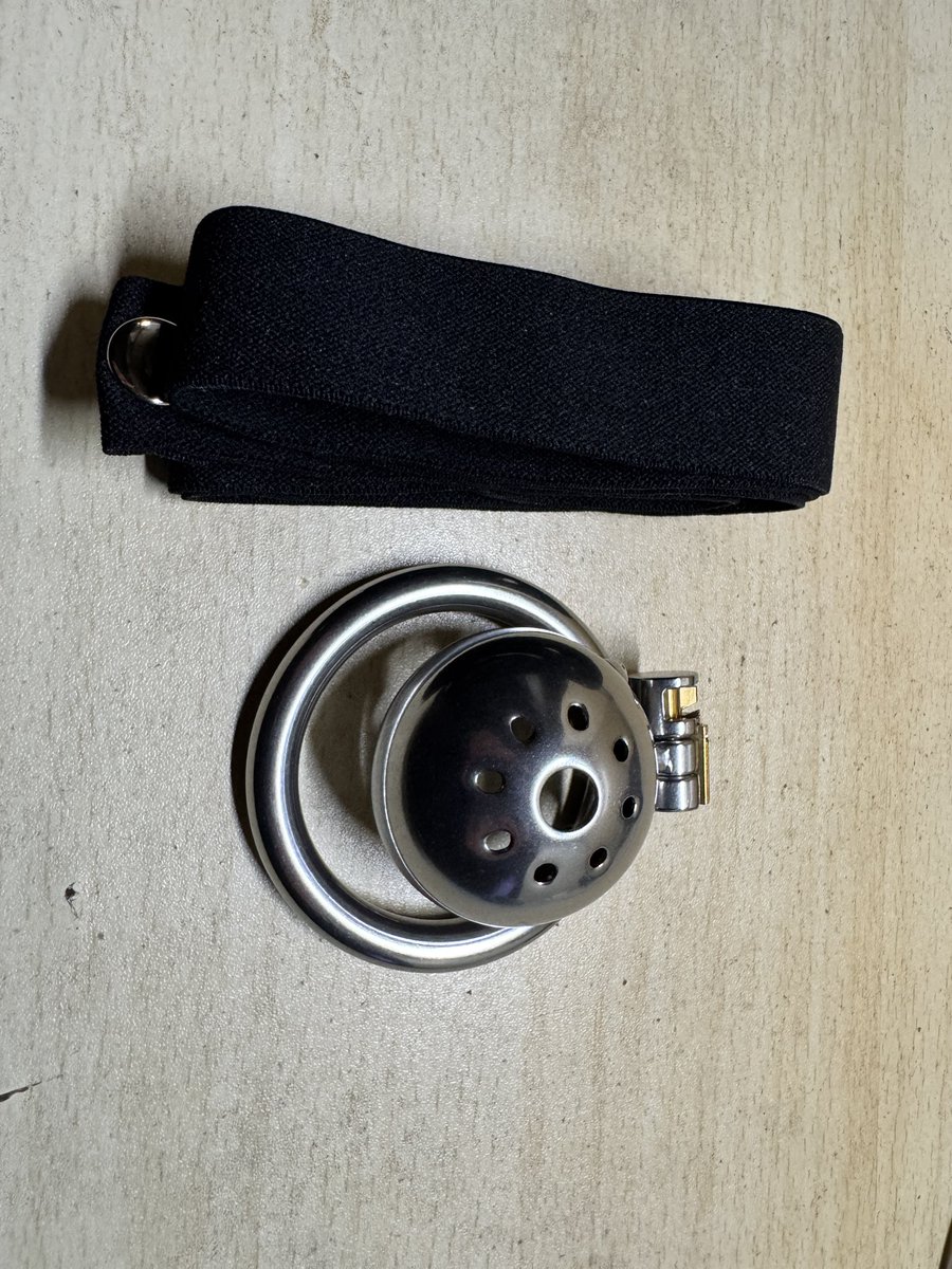 hello00816's tweet photo. I'm an Asian yellow-skinned bitch. These are the chastity locks I have.￼￼￼￼￼🤭🤭🤭 https://t.co/KHH3h5zvnz