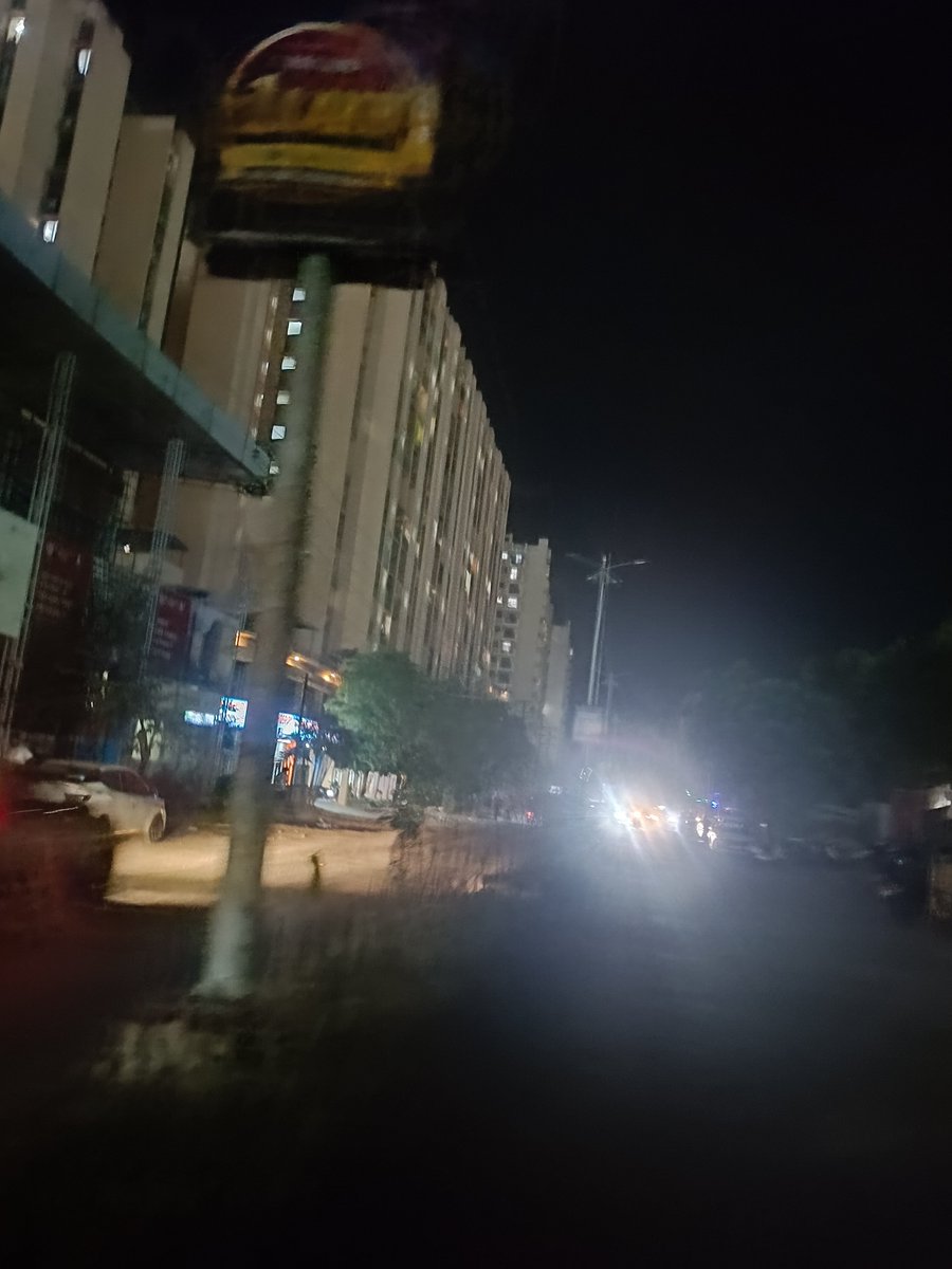 TheMumbaiTimes_'s tweet photo. Hi,

This is Virar West Global City Chikhaldongri Road with No Light 

@vvcmc_official https://t.co/OJxDPT1XYz
