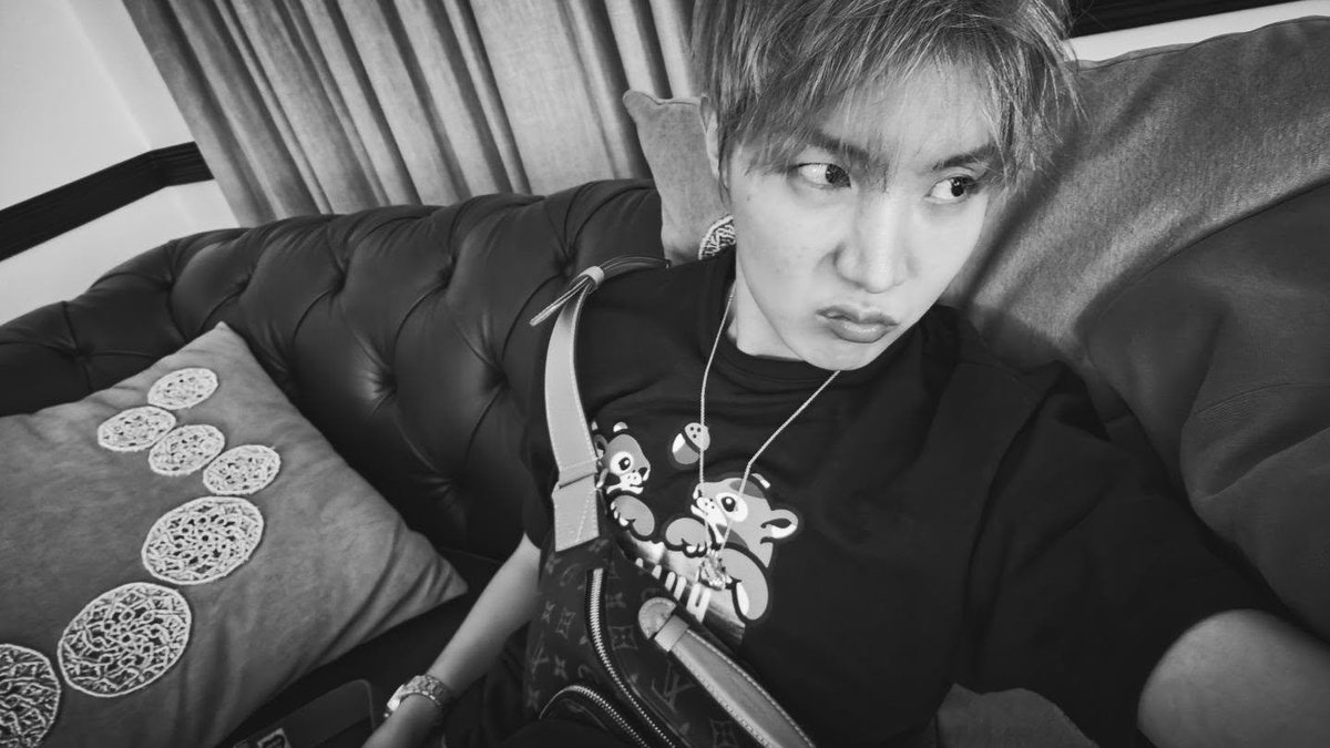 luvhobarii's tweet photo. Estas dos fotos me tienen maaaaal

I vote for #ARIASBTS at the 2026 ARIA Music awards. https://t.co/6Pls2ZWjlr