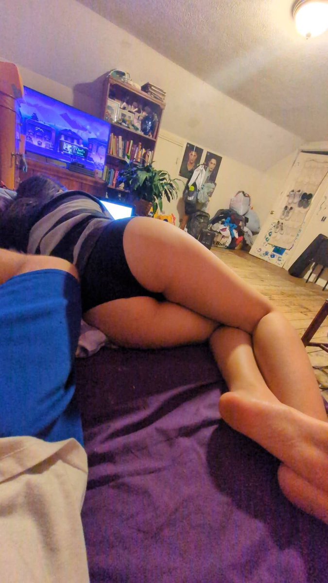 wtw_97's tweet photo. This cuck wanted his 19 year old gf to be exposed cause clearly he isn’t doing it right. He’s fucking her so bad that he had to use a dildo bigger than him to make her feel something. Dm me to expose your girl/wife/ex/mom/sister #cuck #cuckold https://t.co/5UQv8P4VY7