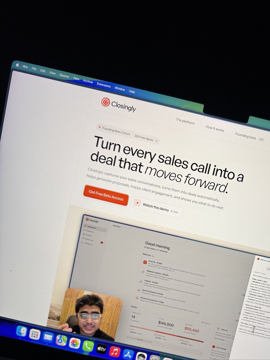 closingly's tweet photo. 1/4
400+ landing page visits.
10 waitlist signups.

Would a product demo convince more visitors to sign up?

I just added one to Closingly’s hero section. Here’s the baseline 👇 https://t.co/OQkOxzgVIJ