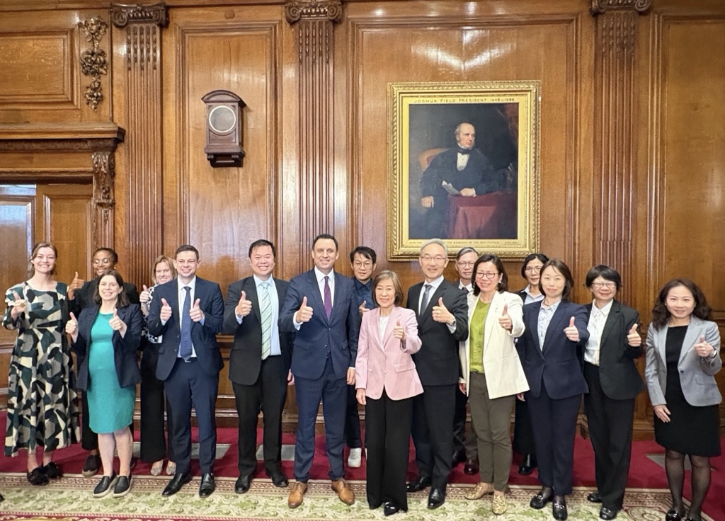 Taiwan_Today's tweet photo. #Taiwan🇹🇼, #UK🇬🇧 deepen economic, technology partnerships
https://t.co/obXNcoMWie https://t.co/LnKN0dUWYA
