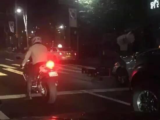 starfess's tweet photo. -STAR POTRET OH SEHUN DARI BELAKANG NAIK MOTOR GUYSSS 😭😭🔥🔥���� https://t.co/P6bS384BP4