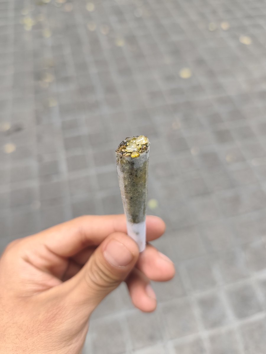 flack_vrgn21's tweet photo. Quien para un buen porrito y pasarla rico? 🤤 

#drugtwt https://t.co/A3EFykI64n