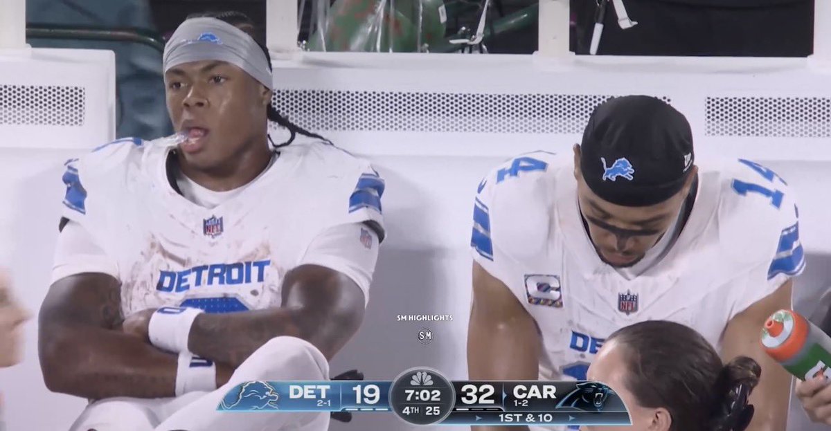 bosscherben's tweet photo. Don’t love the body language here. Feels like this team lost their swagger on BOTH sides of the ball https://t.co/PmpX7hJ9tM
