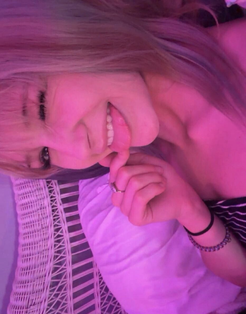 foamysandraaa's tweet photo. Caught in the pink light… and maybe caught your attention too. 😉 https://t.co/xDLom0XL0Q