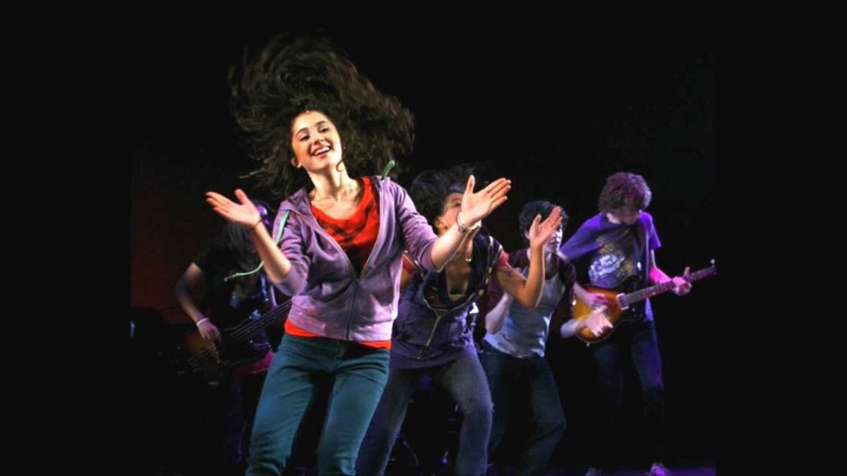 throwbacksofag's tweet photo. 18 years ago today @MrJasonRBrown 's 13 The Musical starring Ariana opened on Broadway. (5th october 2008) https://t.co/XeN4e40CLX