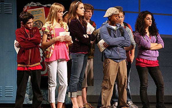 throwbacksofag's tweet photo. 18 years ago today @MrJasonRBrown 's 13 The Musical starring Ariana opened on Broadway. (5th october 2008) https://t.co/XeN4e40CLX