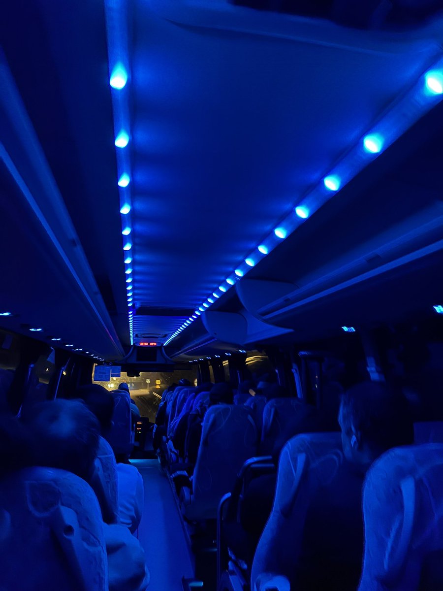 MontseAyats's tweet photo. I quina mania a posar un bus de només 47 places #Vic-BCN a les 6 del matí quan sabeu que sempre va ple i es queda gent a terra… @Renfe @rod3cat @territoricat @defensemR3 https://t.co/m6qhSrTHSJ