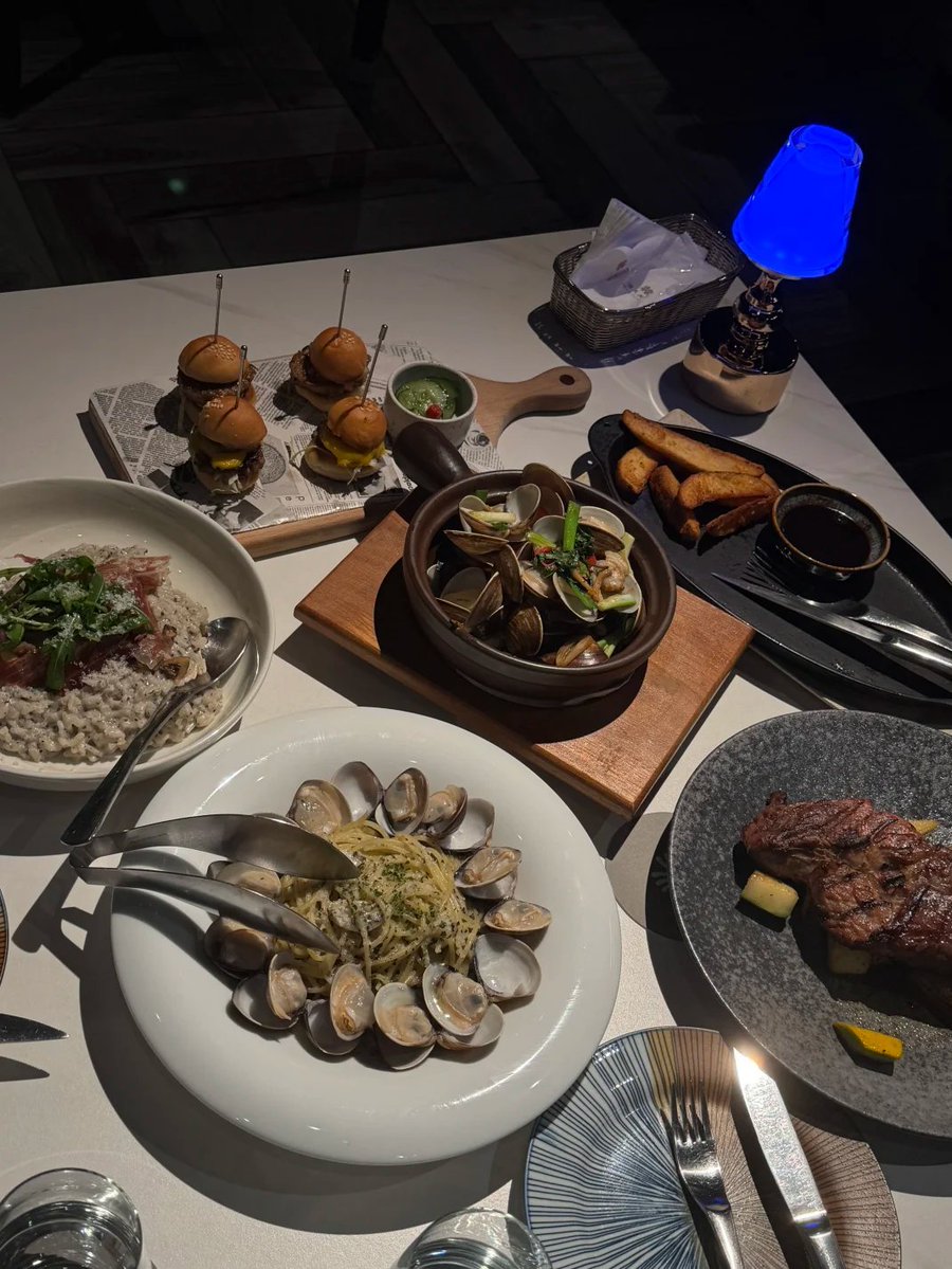 teodoracolin's tweet photo. I went out for lunch with my friend today, and it was so relaxing! The atmosphere was wonderful! 😊 https://t.co/XfhGDpCH77