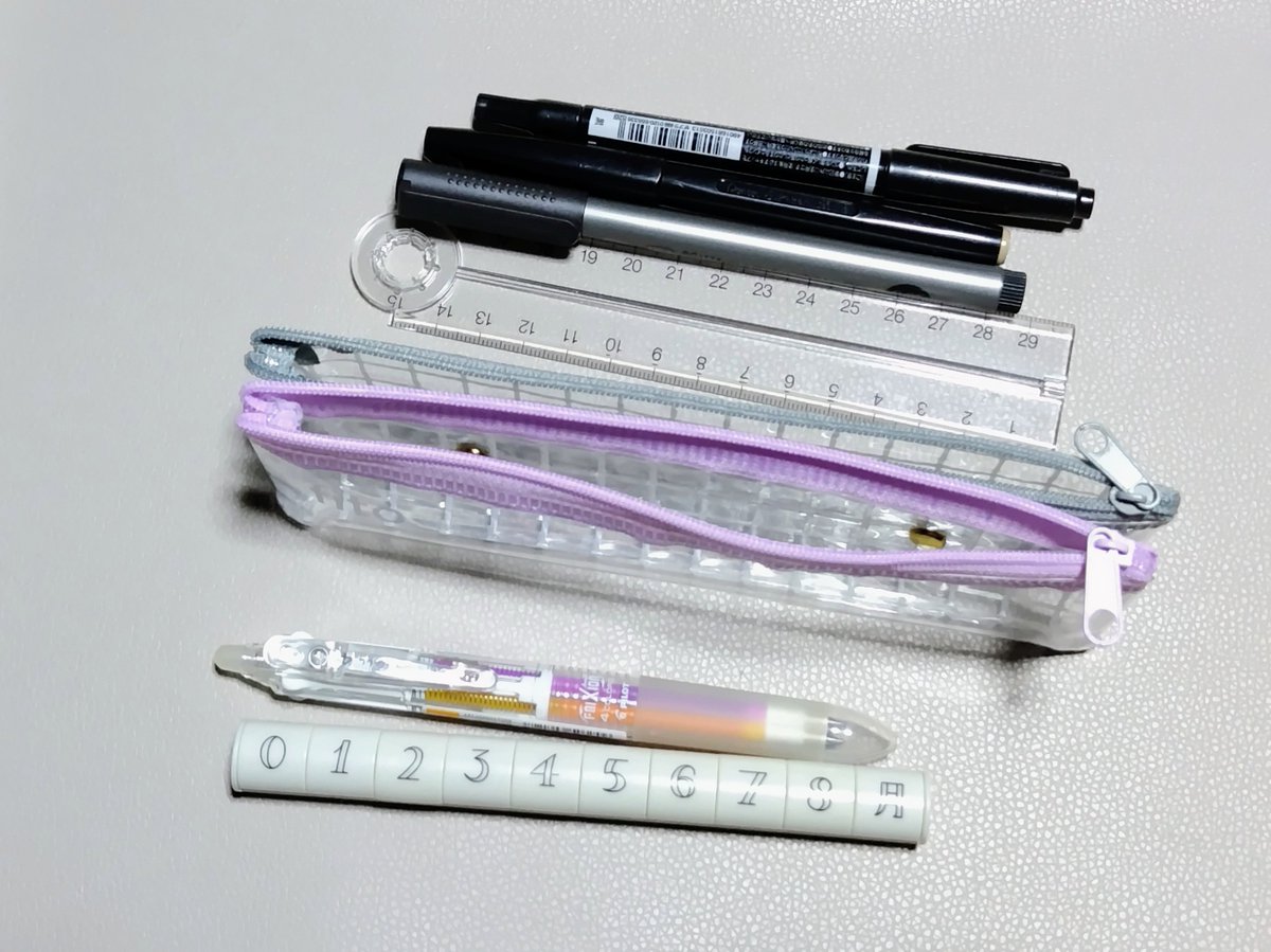 techimaru25's tweet photo. 割りピンの金具がむき出しだから出し入れの際にケガしないように何かシールを貼ったほうが良さそうかな

浅いペンケースだと少ししか入らないから用途別に中身を分別出来て使いやすい😊🎵 https://t.co/Kf9ETYB1QI