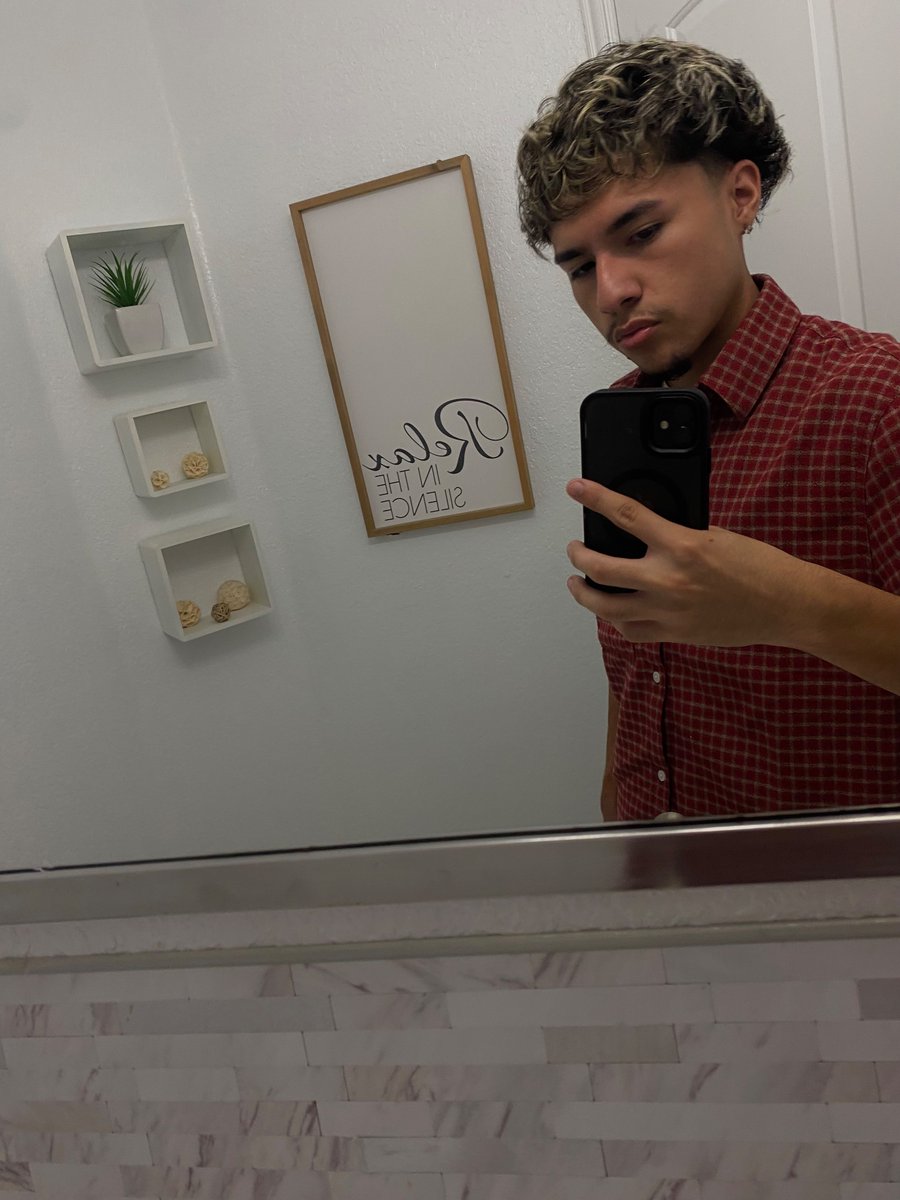 Htxissaccc's tweet photo. Fall is for falling in love 🍂 #fall #texas #hmu #rt #papa #latino #mexican #hispanic #dl #love https://t.co/VdN0i0HaJ8