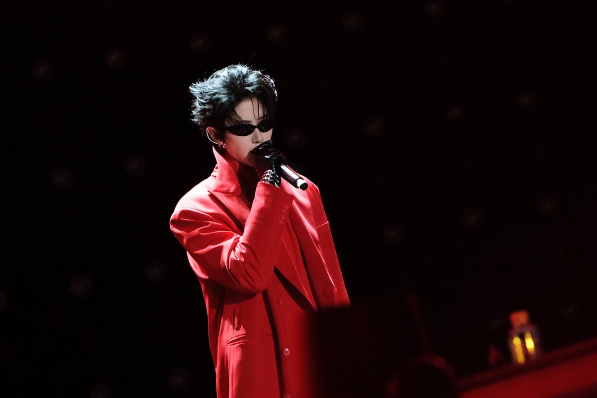 around_ent's tweet photo. “ไมค์ พิรัชต์” ปังต่อเนื่องในจีน! ร่วมโชว์เวทีใหญ่ งาน “Popular Code Peak Live Concert in Zunyi”

#Mikeangelo #M1keangelo #ไมค์พิรัชต์

อ่านข่าวเพิ่มเติม
📍https://t.co/TQWSmGJ9RB

โดย “ไมค์” เผยถึงความรู้สึกว่า “รู้สึกตื่นเต้นและยินดีเป็นอย่างยิ่งที่ได้รับเชิญให้เข้าร่วมงานคอนเสิร์ตใหญ่ในครั้งนี้ครับ ถือเป็นอีกหนึ่งโอกาสที่ดีมาก ๆ สำหรับผม และดีใจที่ได้เห็นแฟน ๆ ที่มาร่ว���งานสนุกกันอย่างเต็มที่มาก ๆ ครับ”