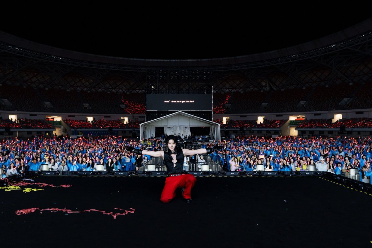 around_ent's tweet photo. “ไมค์ พิรัชต์” ปังต่อเนื่องในจีน! ร่วมโชว์เวทีใหญ่ งาน “Popular Code Peak Live Concert in Zunyi”

#Mikeangelo #M1keangelo #ไมค์พิรัชต์

อ่านข่าวเพิ่มเติม
📍https://t.co/TQWSmGJ9RB

โดย “ไมค์” เผยถึงความรู้สึกว่า “รู้สึกตื่นเต้นและยินดีเป็นอย่างยิ่งที่ได้รับเชิญให้เข้าร่วมงานคอนเสิร์ตใหญ่ในครั้งนี้ครับ ถือเป็นอีกหนึ่งโอกาสที่ดีมาก ๆ สำหรับผม และดีใจที่ได้เห็นแฟน ๆ ที่มาร่ว���งานสนุกกันอย่างเต็มที่มาก ๆ ครับ”