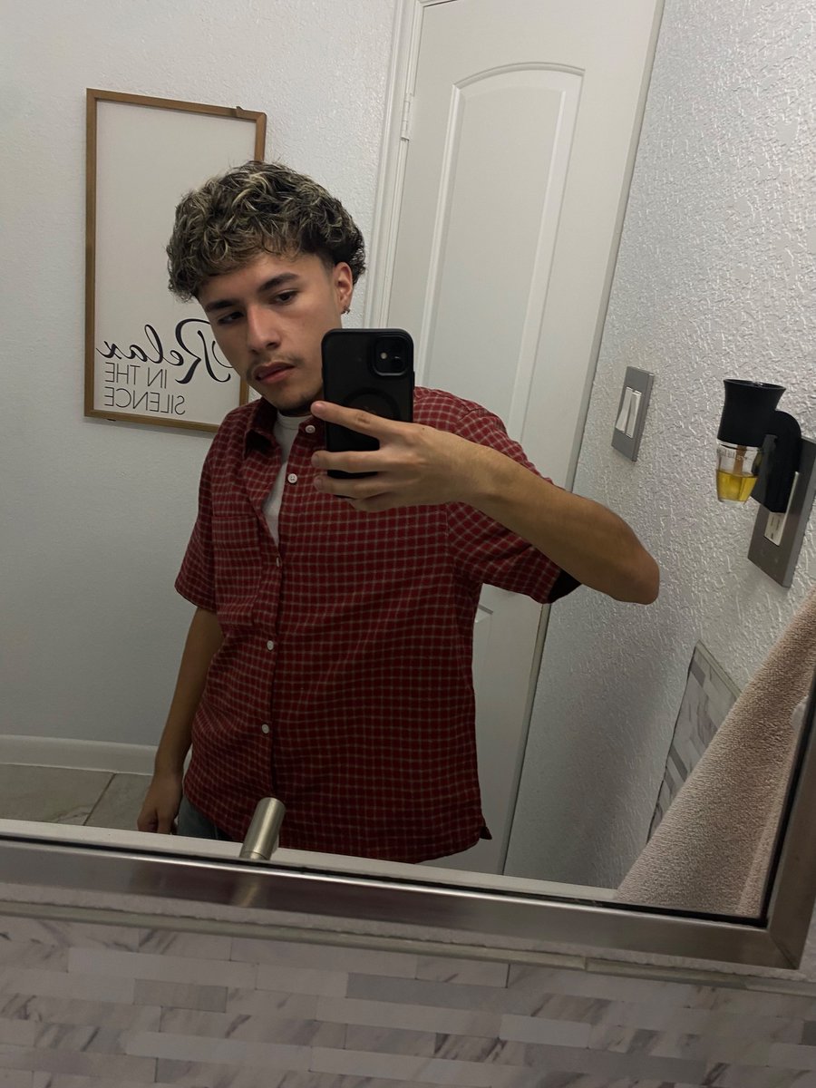 Htxissaccc's tweet photo. Fall is for falling in love 🍂 #fall #texas #hmu #rt #papa #latino #mexican #hispanic #dl #love https://t.co/VdN0i0HaJ8