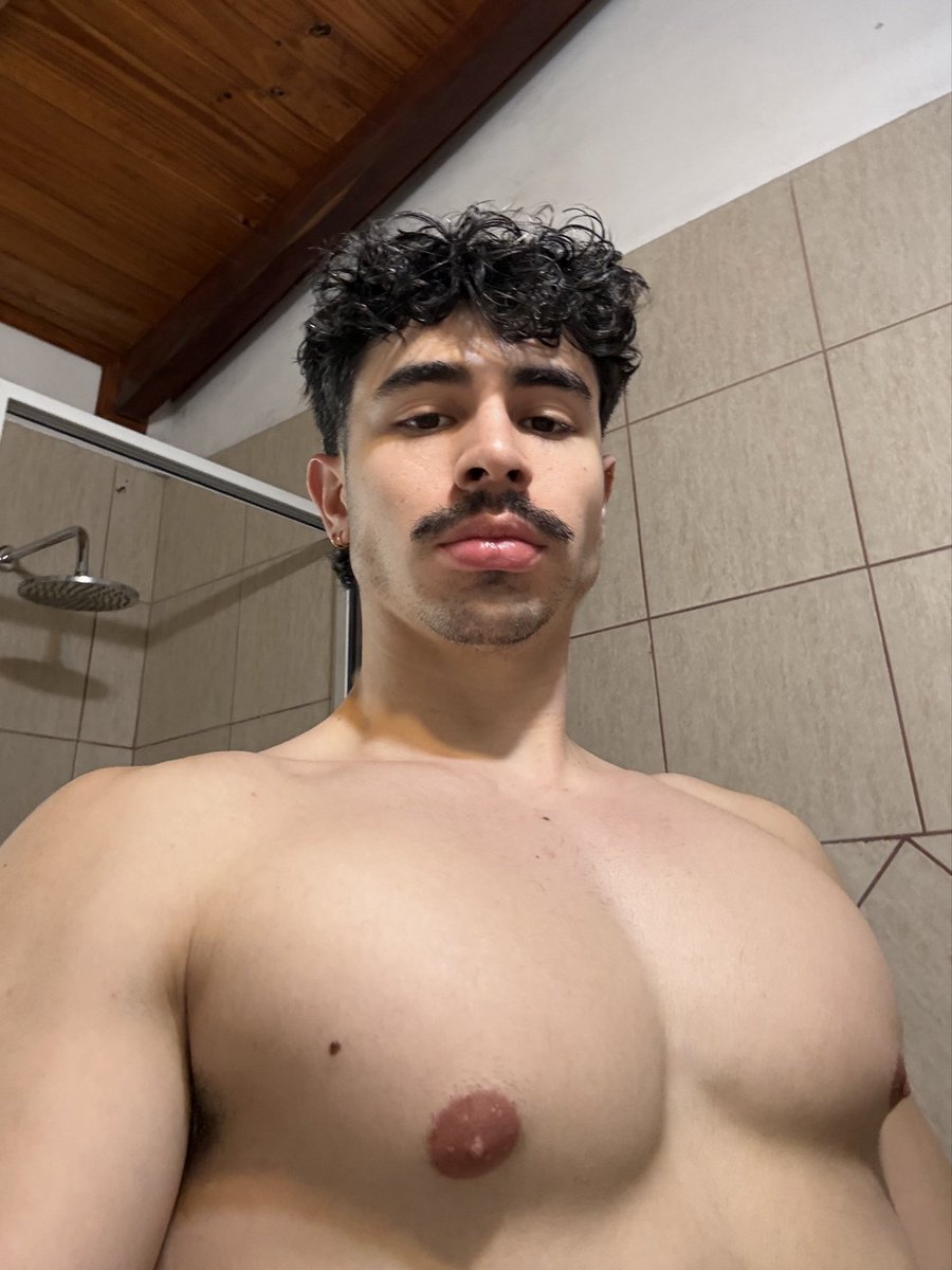 _AgustinF_'s tweet photo. The face // the body https://t.co/LV95WnkcBQ