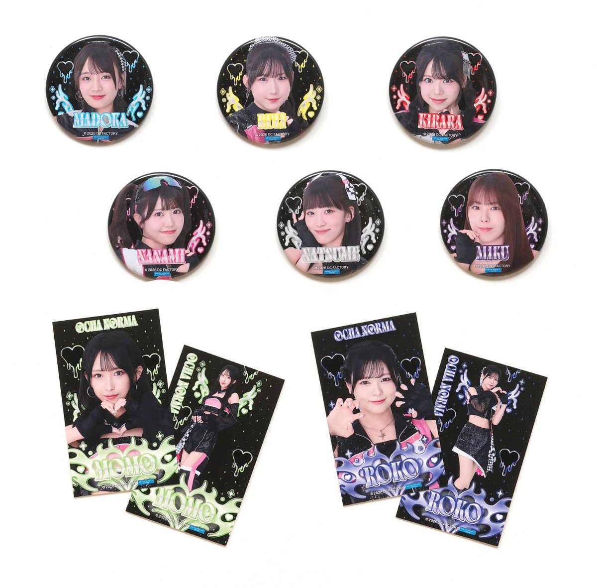 moba_goods's tweet photo. Melting Halloween OCHA NORMA モバガチャ販売開始❤️‍🔥🖤

黒ベースに、ハートのモチーフとメンバーカラーが映えるデザイン✨

アクキー、缶バッジ、ステッカー、ビジュアルタオルなど、推し活にぴったりのアイテムが勢ぞろい！

身につけても飾っても楽しめます🫶🏻

販売ページはこちらから
https://t.co/TR41N4COFj

#ocha_norma
#オチャノーマ
#helloproject 
#ハロプロ
#モバガチャ