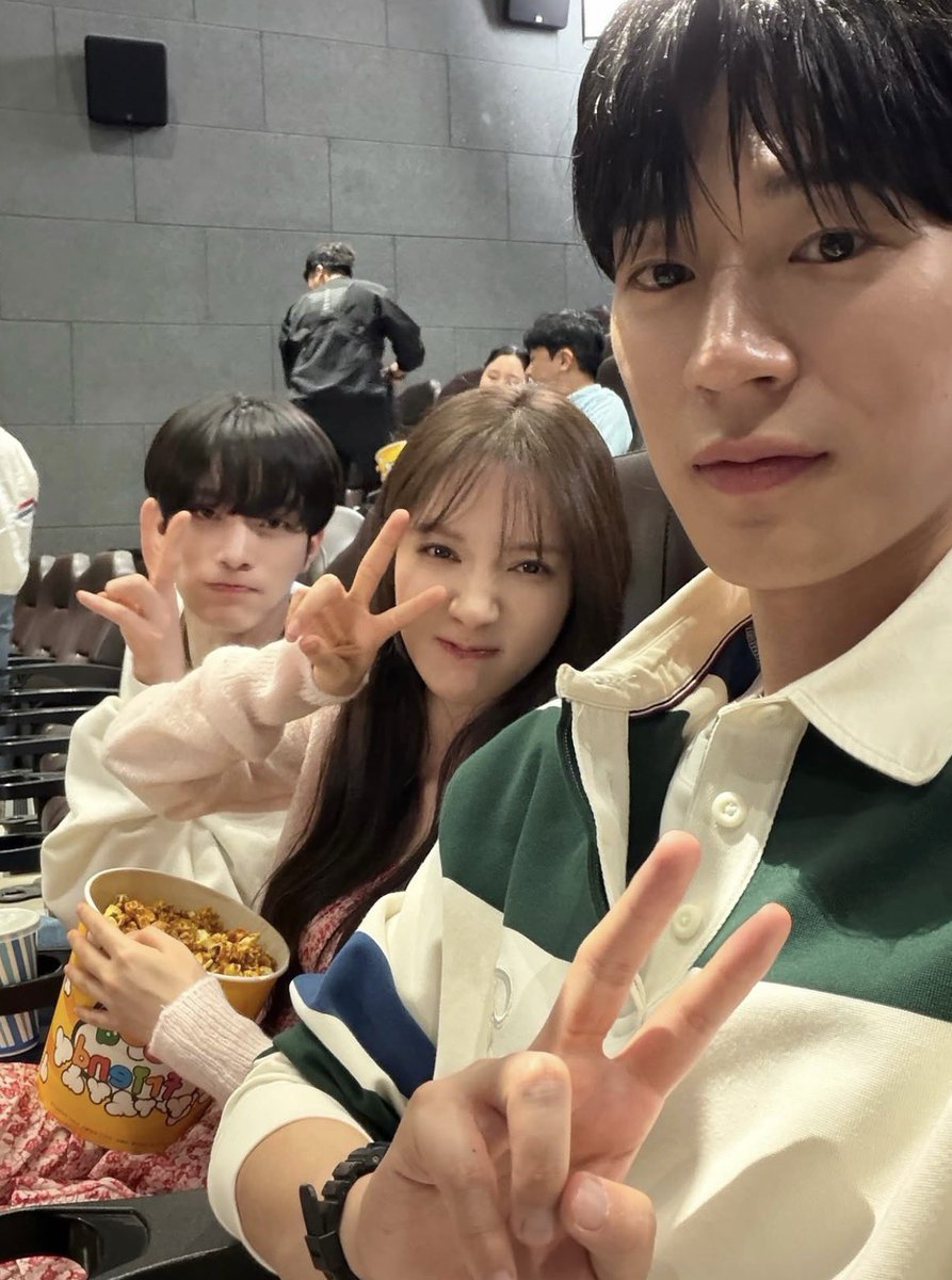 San3_S2's tweet photo. 깡총멍멍 커플그리고 윤하루까지 너무 조움.. https://t.co/5CFQxojgbe