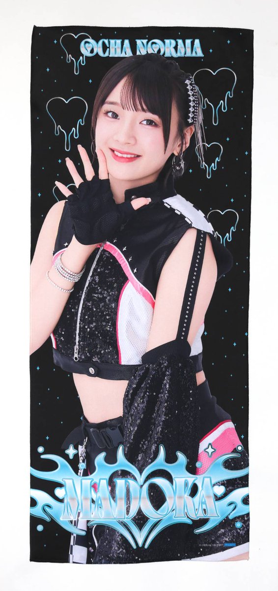 moba_goods's tweet photo. Melting Halloween OCHA NORMA モバガチャ販売開始❤️‍🔥🖤

黒ベースに、ハートのモチーフとメンバーカラーが映えるデザイン✨

アクキー、缶バッジ、ステッカー、ビジュアルタオルなど、推し活にぴったりのアイテムが勢ぞろい！

身につけても飾っても楽しめます🫶🏻

販売ページはこちらから
https://t.co/TR41N4COFj

#ocha_norma
#オチャノーマ
#helloproject 
#ハロプロ
#モバガチャ