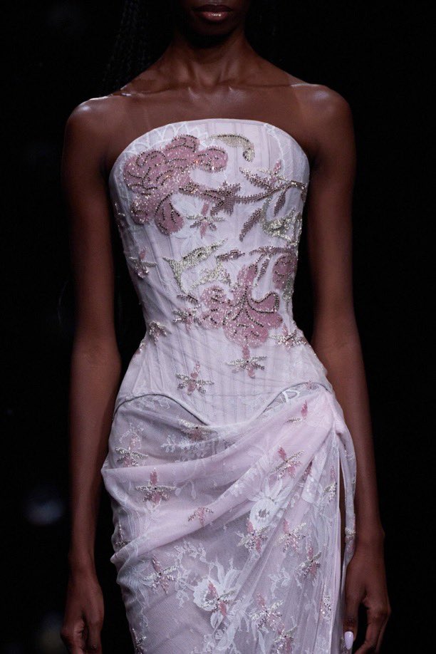 pacuzl's tweet photo. Wiederhoeft Spring 2027 RTW is so dreamy Every look feels like a little work of art https://t.co/dQjcb8tEr4