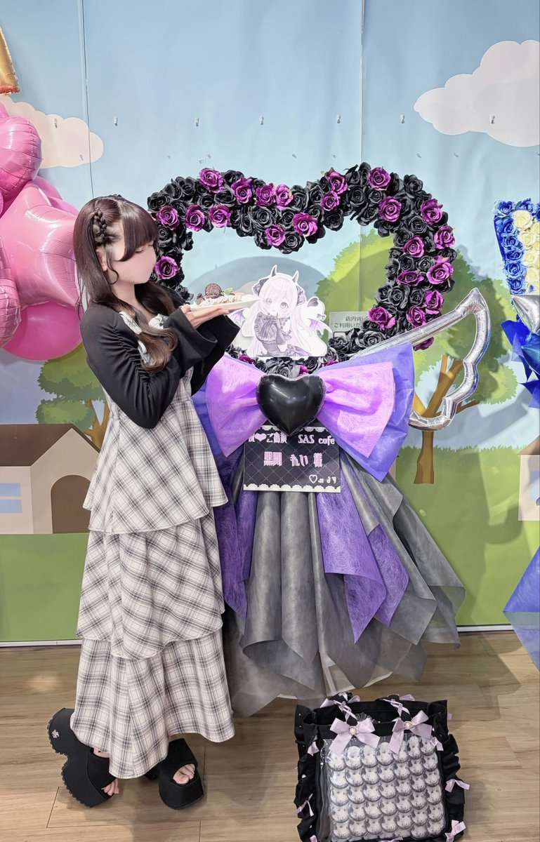 ritm_luv's tweet photo. #SAScafe にて、黒間れい様宛にフラワースタンドをださせていただきました ꒰ᐡ⸝⸝ᴗ̤ ̫ ɞ̴̶̷⸝⸝꒱🖤𖤐⸒
初のリアイベ本当におめでとう、
ずっとずっとだいすきだよー😭✨
⪩⪨ #れいさんといっしょ⋆˙⟡ https://t.co/3izVJHi9Nz