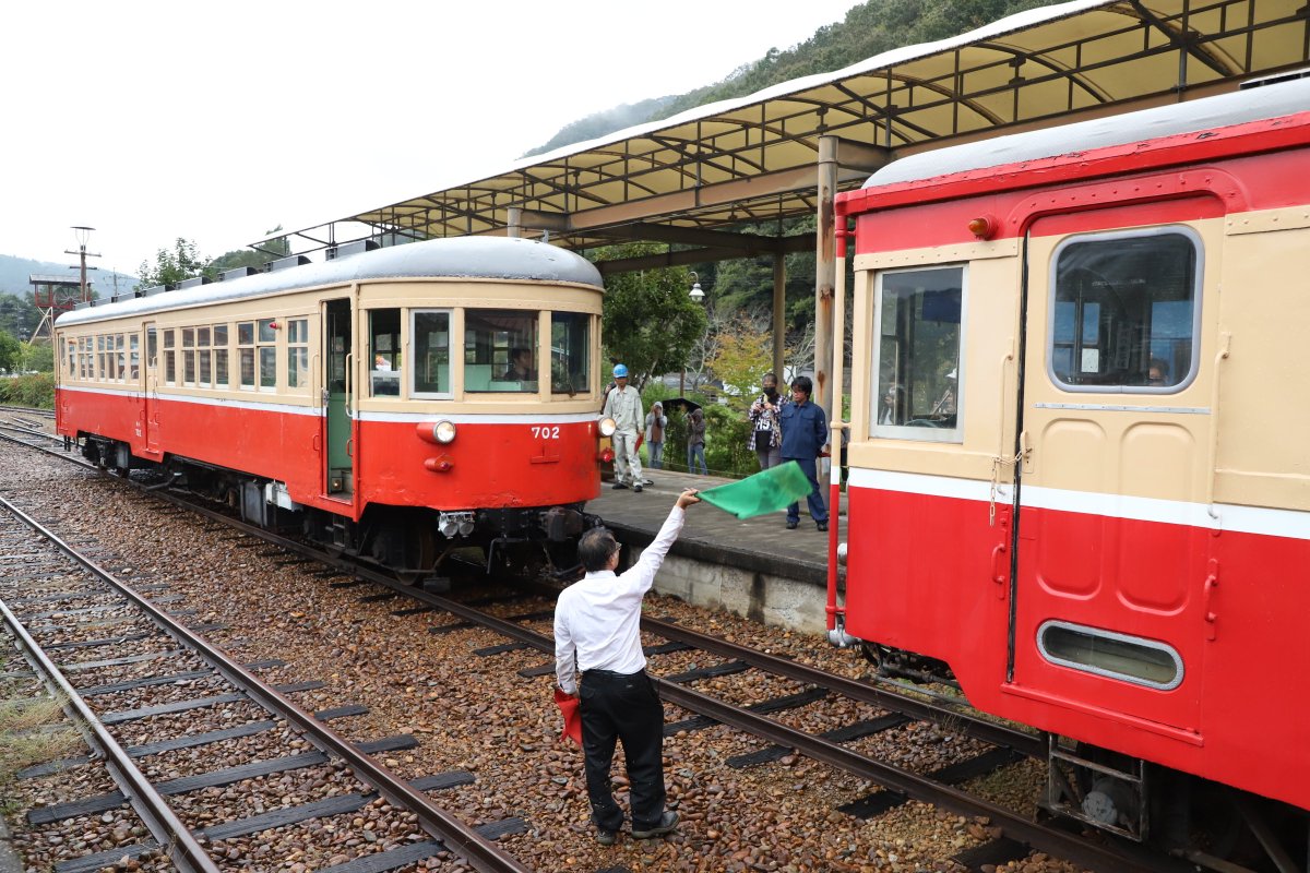 railcrisscross's tweet photo. もう走る姿を見ることはできないだろうも思ってきた片上鉄道のディーゼルカー

雨の中でも力強い走りを見せてくれて感激

2026/10/4 柵原ふれあい鉱山公園 片鉄祭 https://t.co/xrVGFu1gWc