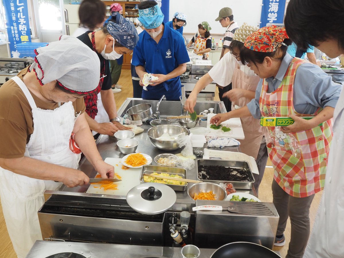 kakamigahara_PR's tweet photo. 【市民カメラマン フォトルポ】 ボランティアで市内の行事などを撮影する #市民カメラマン。市ウェブサイトで、新しい写真を公開しました。#写真 #カメラ #フレイル
イベント名：ぷちふれ居酒屋 ～フレイル予防で晩酌～
場所：東海学院大学（那加桐野町2）
https://t.co/XH5BxcBN2x https://t.co/tQDoUNRt0z
