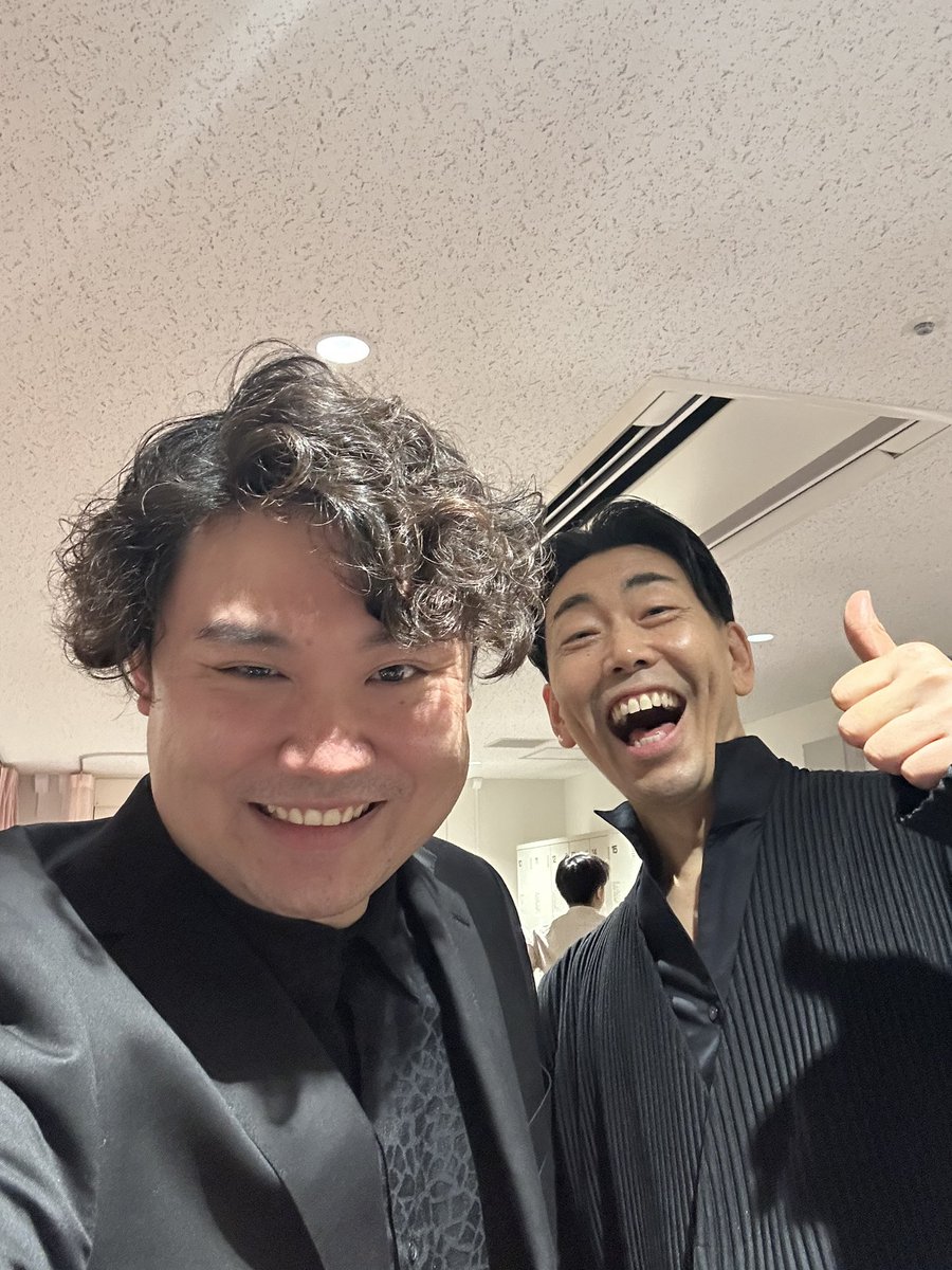Mncounter's tweet photo. アルト1をご一緒させていただいた彌勒忠史さん✨素晴らしい独唱はもちろん合唱でもご一緒できてとても楽しい時間でした☺️お話しする中で、音楽家として生きる強い思いと、積み重ねてこられた��力を感じました。だからこそ、舞台であれほど輝いていらっしゃるのだなぁと。大変お世話になりました🙇 https://t.co/NMrNIGkUfy