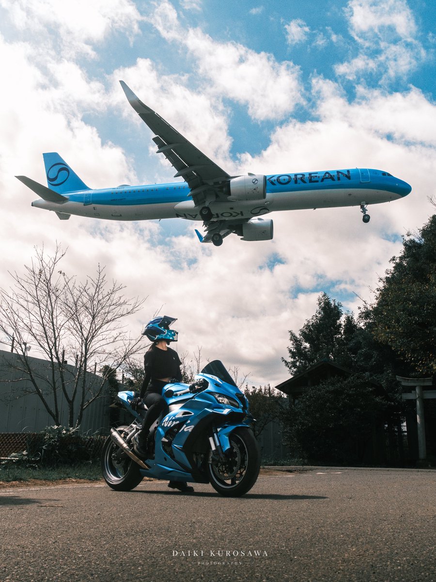zx_ho_r's tweet photo. 夫婦で同じ色の飛行機と撮ってもらった！
凄すぎる！！かっこよすぎない？？^^

📸→@daiki_sc59 https://t.co/FFvrJ7p1ac