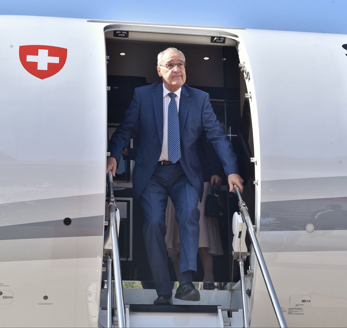 MEAIndia's tweet photo. A warm welcome to India!
 
President Guy Parmelin @ParmelinG of the Swiss Confederation has arrived in New Delhi on a State Visit to India. 
 
President Parlmelin was accorded a ceremonial Static Guard and was warmly received by MoS @AjayTamtaBJP at the airport.
 
President Parmelin’s visit will further strengthen the bilateral partnership between 🇮🇳 and 🇨🇭.