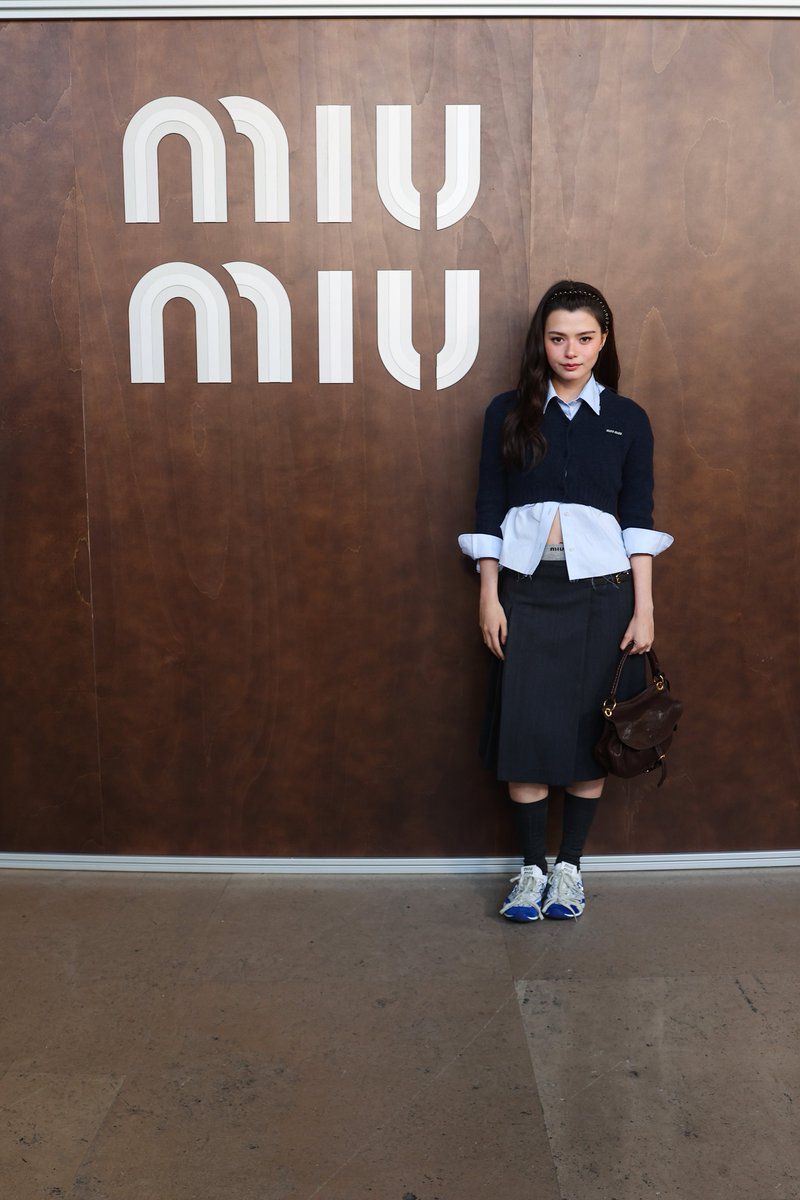 mintmag_th's tweet photo. ออร่าออใจ! ส่องลุคฟร้อนท์โรว์ของ ‘เบ็คกี้ รีเบคก้า’ กับโททัลลุคจาก Miu Miu ร่วมชมแฟชั่นโชว์ Miu Miu คอลเล็กชั่น Spring Summer 2027 ที่จัดขึ้นเมื่อวานที่ผ่านมา ณ กรุงปารีส ประเทศฝรั่งเศส 💚

#MiuMiuPFWxBecky 
#Beckysangels
#MiuMiuSS27 
#MiuMiu 
#MintNews https://t.co/J2SCj3yJJc