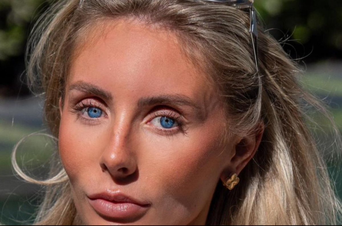 Holdchad's tweet photo. Tell me I’m not the only one who sees it 👀

Vanessa Kirby and Bonnie Blue look WAY too similar in certain photos.

Same eyes. Same eyebrows. Similar cheekbones, facial structure and that blonde look.

Put the right two pictures side by side and suddenly it’s impossible to unsee.

Vanessa Kirby ���� Bonnie Blue

Who else noticed this?