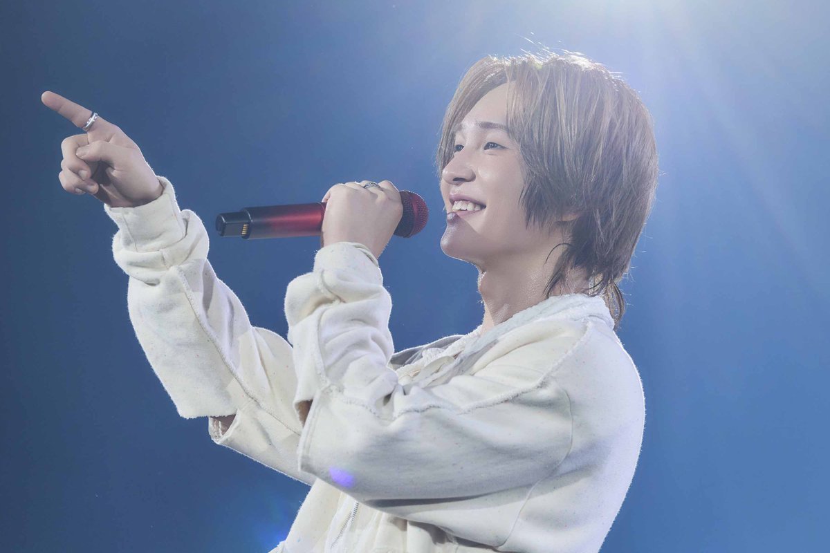 oricon's tweet photo. SHINee・ONEW、東京公演で今の姿を鮮やかに 
「また会いましょう」と投げキッスも💕
⠀
🎤ソロライブレポート
https://t.co/xwG5lLN80H
⠀
圧倒的ボーカル＆ダイナミックなダンス
トロッコでの至近距離メッセージ等で魅了 https://t.co/xDaDA23bpS