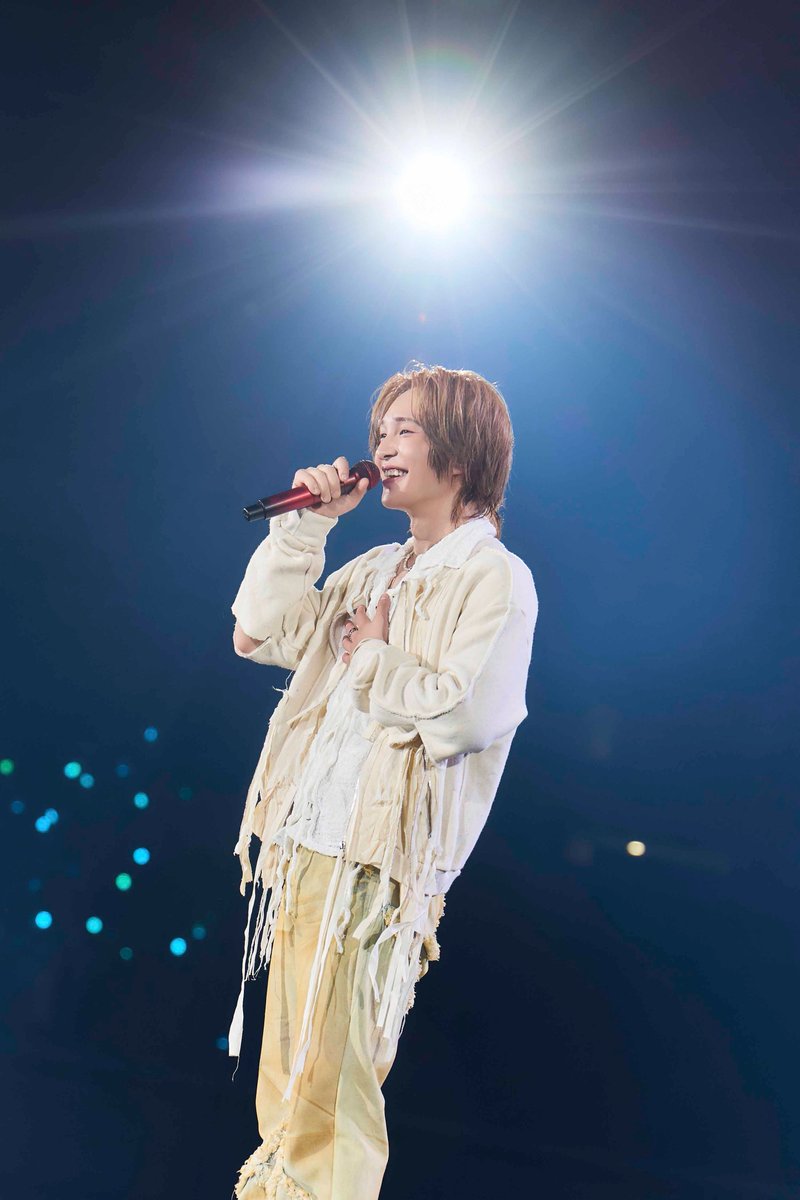 oricon's tweet photo. SHINee・ONEW、東京公演で今の姿を鮮やかに 
「また会いましょう」と投げキッスも💕
⠀
🎤ソロライブレポート
https://t.co/xwG5lLN80H
⠀
圧倒的ボーカル＆ダイナミックなダンス
トロッコでの至近距離メッセージ等で魅了 https://t.co/xDaDA23bpS