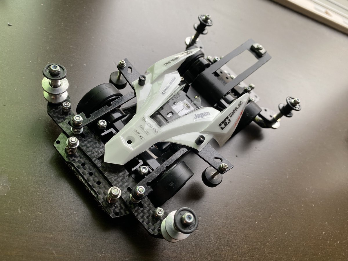 Hamuo_Mini4WD's tweet photo. RM-Aから始まり、チューンマシンとして新たにS2を組んだけど…やはり2台目となると色々なノウハウを上乗せして組んでるから後者のほうが圧倒的に速く、コイツの立場が無くなってしまった…
使えるパーツは引き継いで、ダッシュ用のS2を更に新たに組もうかなぁ…
(元々このRM-Aは不調続きだった) https://t.co/kwxCoiHvKZ