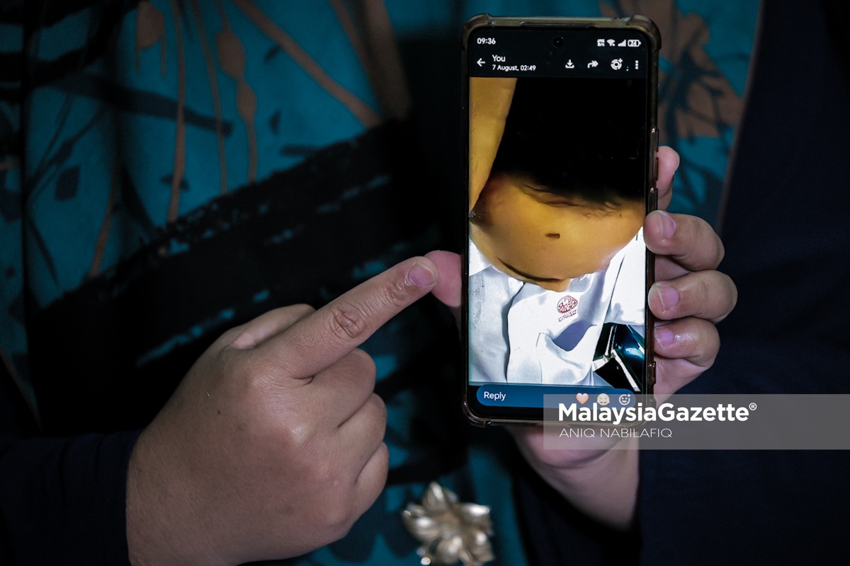 MalaysiaGazette's tweet photo. Seorang ibu tunggal mendakwa dua anak lelakinya menjadi mangsa buli rakan sekolah dan guru dalam kejadian berasingan di sebuah sekolah di Chemor, pada sidang media di Tanjung Rambutan, Ipoh.

Foto: Aniq Nabilafiq Anuar

#MGPerak #mangsabuli #Chemor https://t.co/Bmk32cMreY