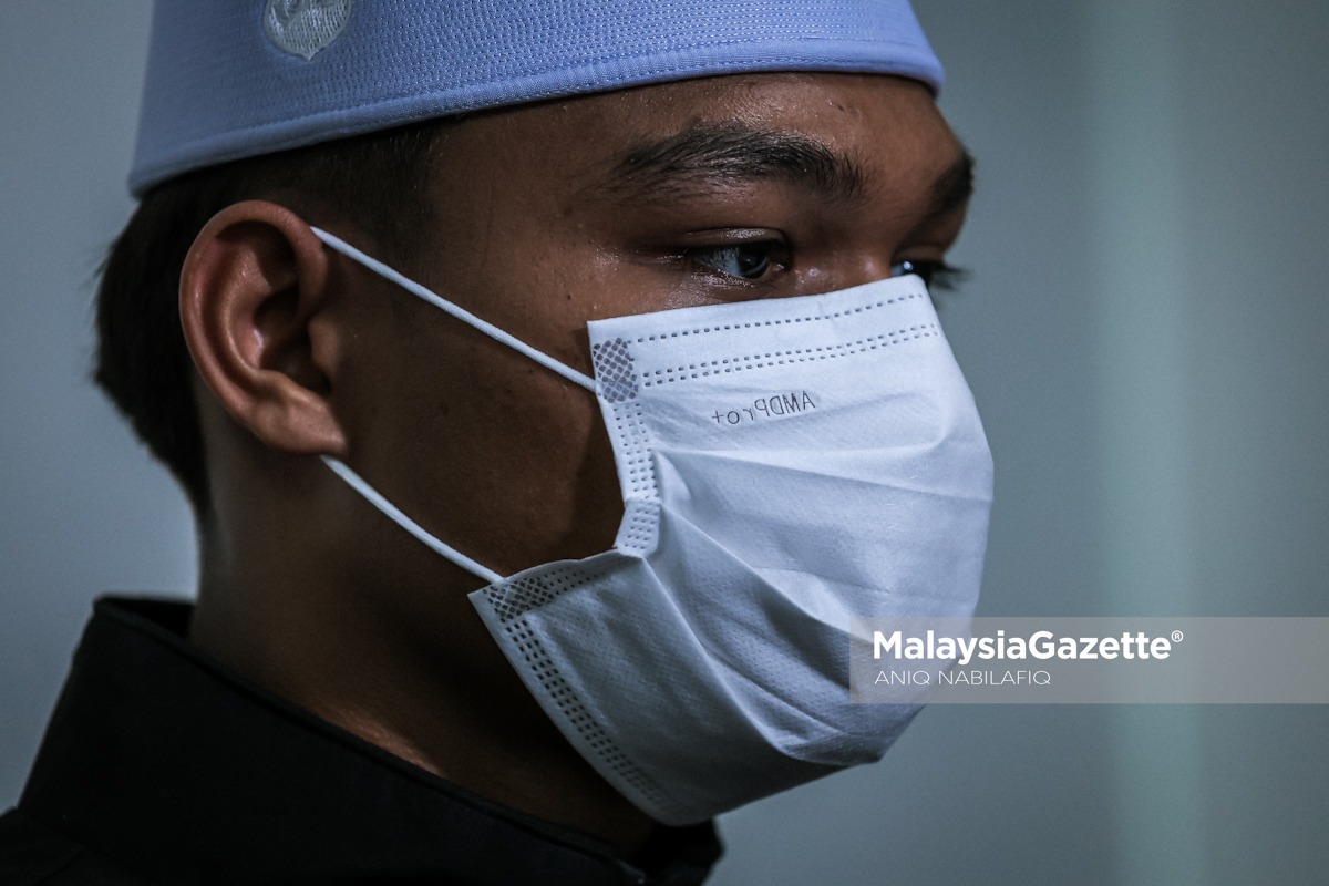 MalaysiaGazette's tweet photo. Seorang ibu tunggal mendakwa dua anak lelakinya menjadi mangsa buli rakan sekolah dan guru dalam kejadian berasingan di sebuah sekolah di Chemor, pada sidang media di Tanjung Rambutan, Ipoh.

Foto: Aniq Nabilafiq Anuar

#MGPerak #mangsabuli #Chemor https://t.co/Bmk32cMreY