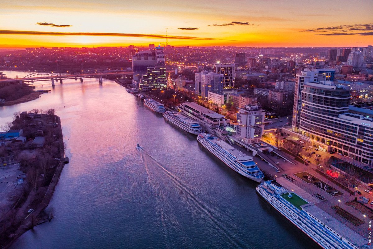 3TOPOCCLAND's tweet photo. Ростов-на-Дону, Ростовская область—Россия 🇷🇺

История города начинается в 1749 году, когда императрица Елизавета основала таможню на ��еке Темерник для контроля и надзора за прибыльной торговлей между Россией, Османской империей и Крымским ханством...↓ https://t.co/XxRyM52xLL