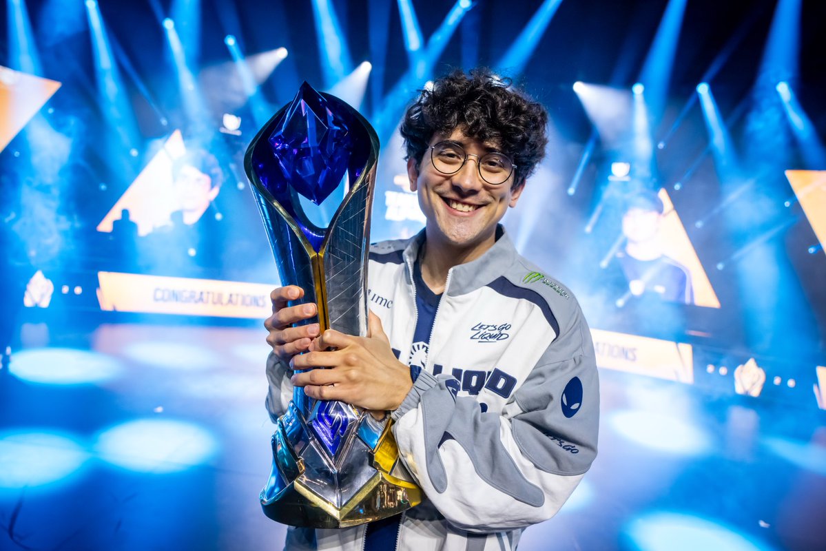 DistritoEsports's tweet photo. Un título que lo celebra toda Latinoamérica ❤️🏆 https://t.co/dtxBX1yOYm