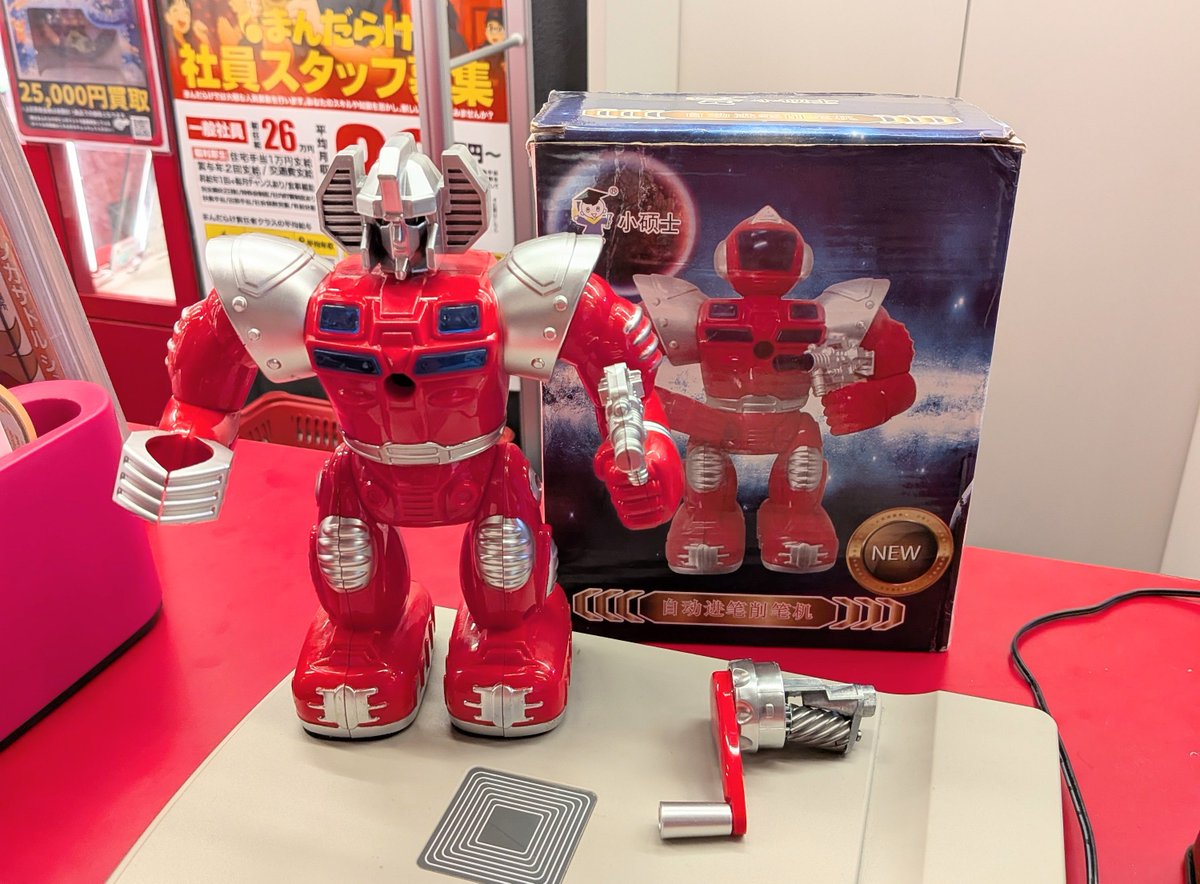 cmp2_mdk's tweet photo. 温州市龍湾華豊文具有限公司　ロボット鉛筆削り　動体に削り機を合身だぁ！実写トランスフォーマーみたいな箱絵もCOOL☆こんな鉛筆削り欲しかったよ★　#鉛筆削り　#まんだらけミクロ https://t.co/SbBglZxRrK