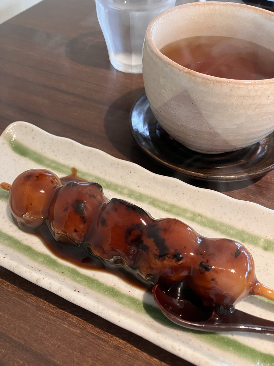 suisokuin's tweet photo. 今日は通院day
新しくできたみたらし団子屋さんに入ってみました
焼きたてのみたらし団子は熱くてやわらかくて美味しかったです https://t.co/iYXx6yIl7L