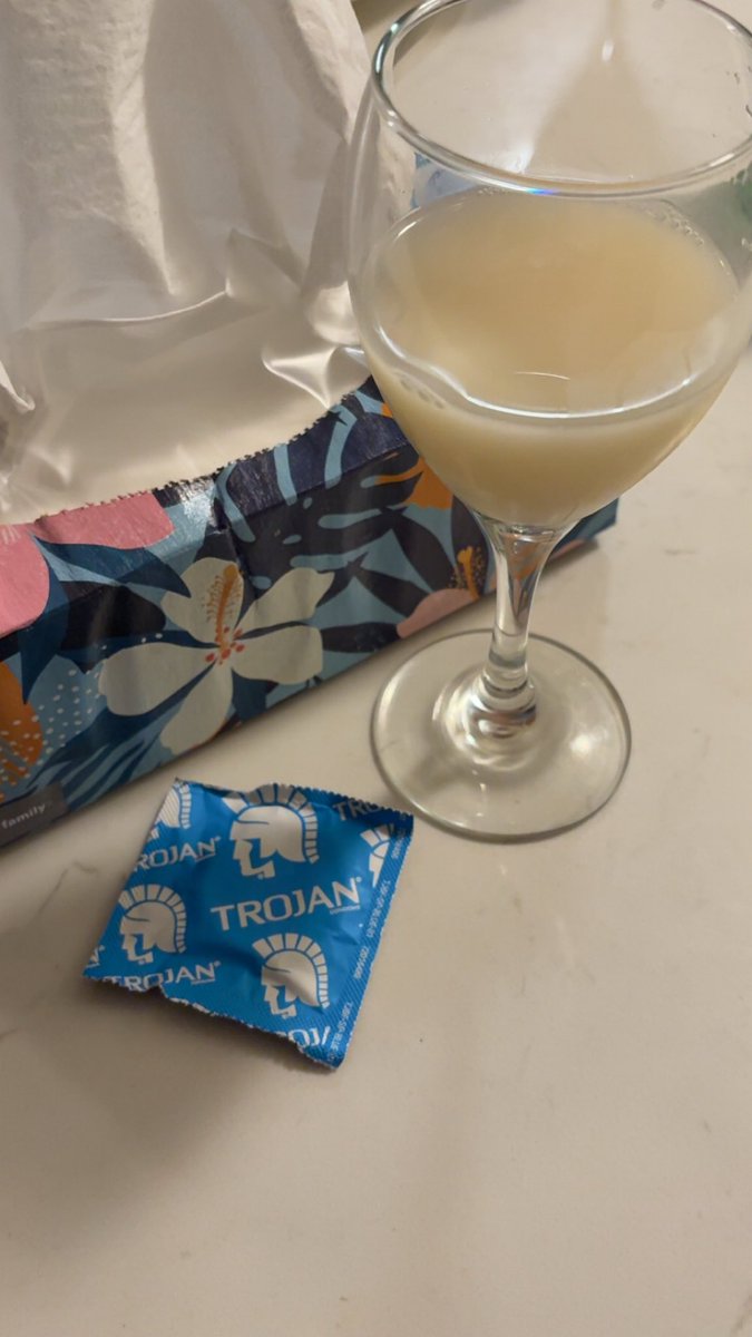 gumball_19000's tweet photo. hazuki prepared a drink for miyagi after passing out 15 times #yum https://t.co/ZQm9i1eEEu