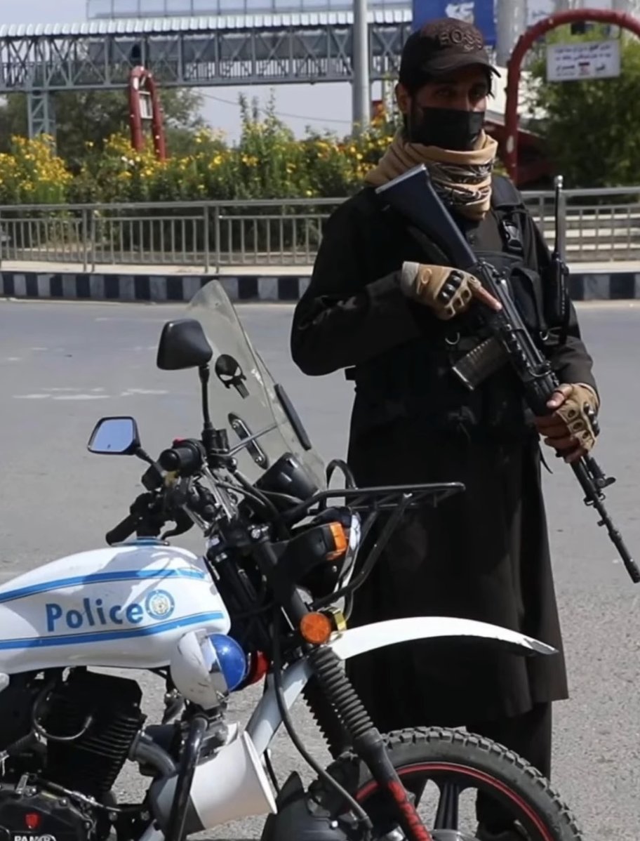 MarkhorTweet's tweet photo. Picture from Kabul a Taliban terrorist with an Indian INSAS rifle.
Humanitarian aid🤡.
India funds terrorism. https://t.co/1Ls98k4JNn